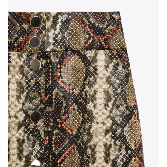 Zara faux leather animal print skirt - Picture 3 of 6